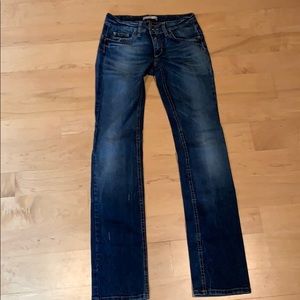 72. Liu Jeans